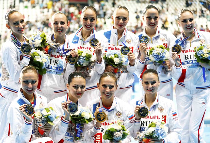 La gioia delle atlete russe per la medaglia d&#39;oro nel nuoto sincronizzato (Reuters)